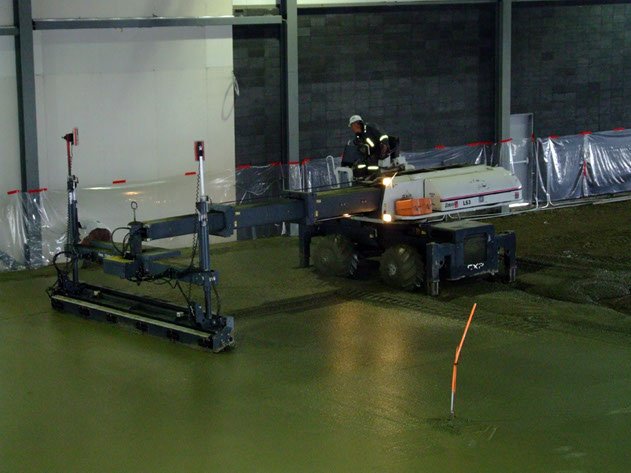 Dynamic contractor using a laser screed machine